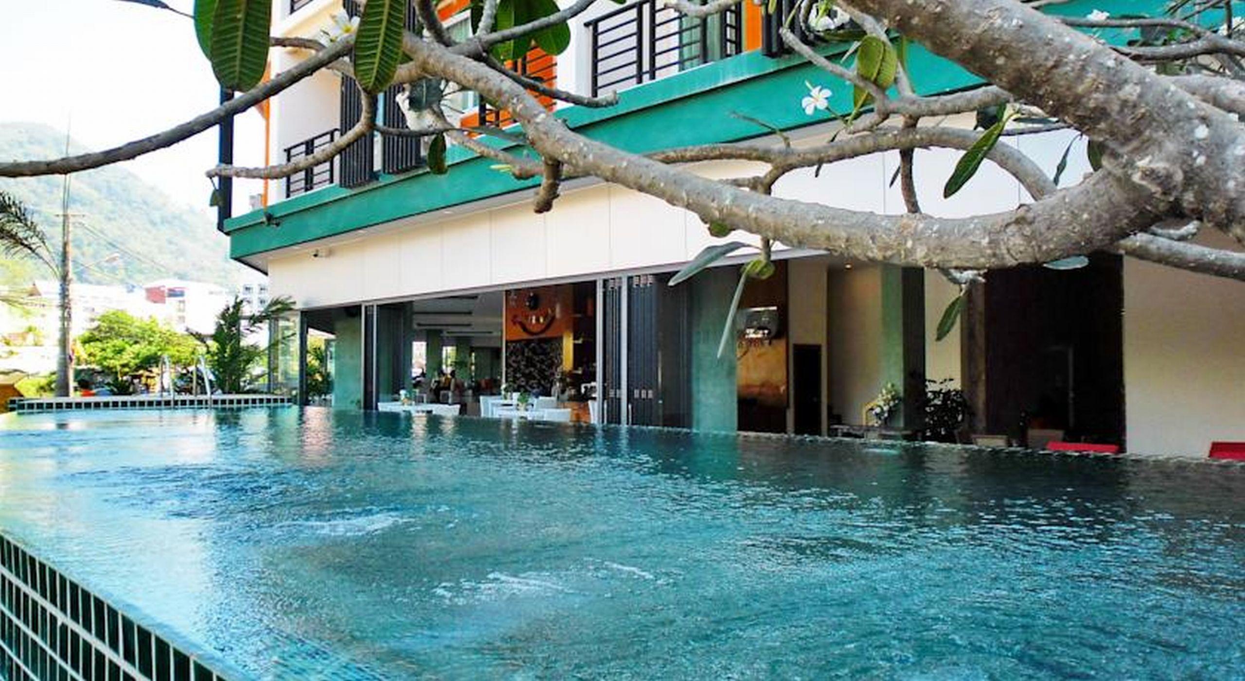 Triple rund place. Yama Hotel Phuket 4*.